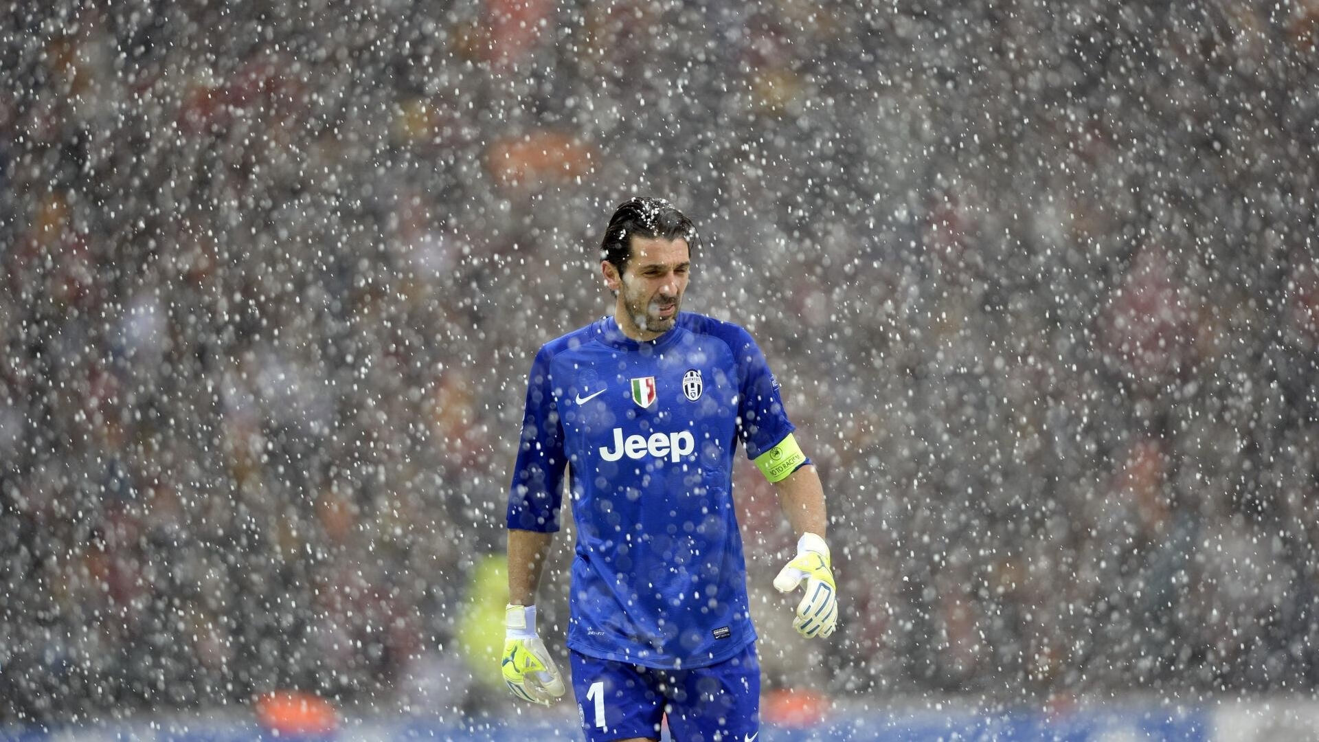 校园足球盛会频频举办，激发青少年的运动兴趣与活力，校园足球开展