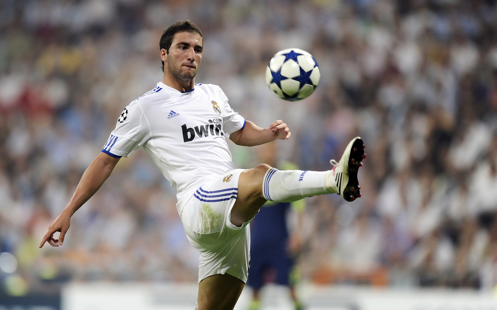 欧国联比赛：塞尔维亚队双杀匈牙利队，欧联杯之王塞维利亚